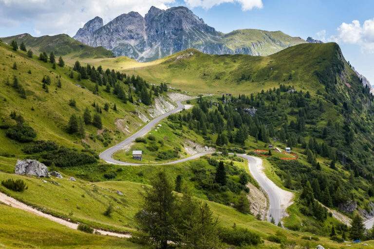 shutterstock_143904430Passo Giau